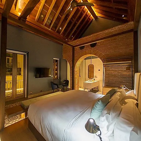 Boutique Casona Del Colegio 5*